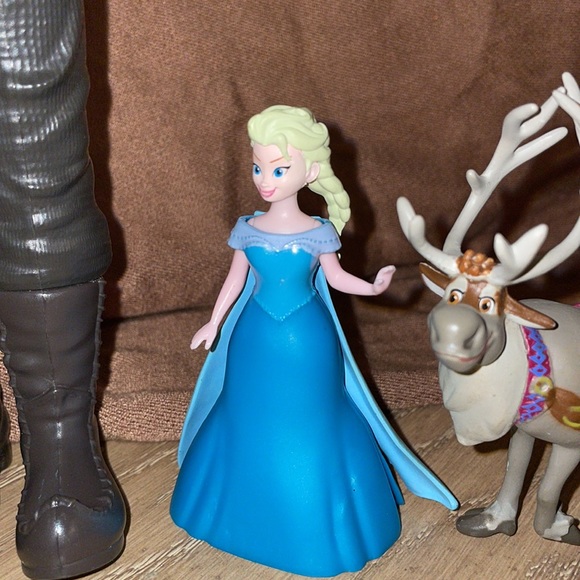 Frozen dolls bundle set
Kristoff, Elsa, and Sven are all different sizes - Picture 4 of 5